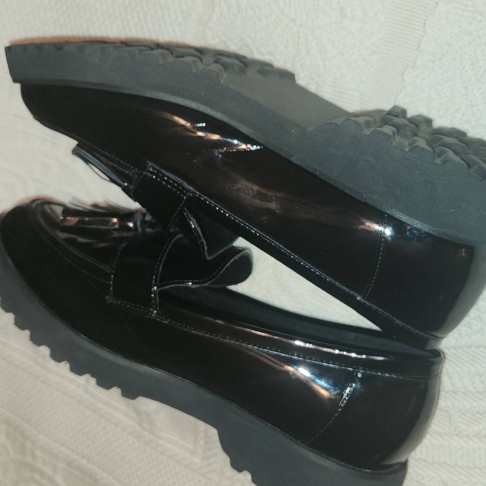 Jones New York Black Patent Leather Tassel Loafers - Picture 5 of 6